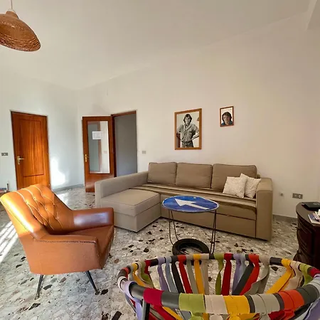 Apartament The Collector's - Station & Park View Bari