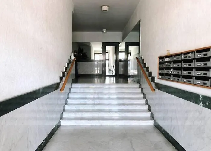 The Collector's - Station & Park View *