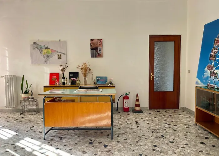 The Collector's - Station & Park View Apartment