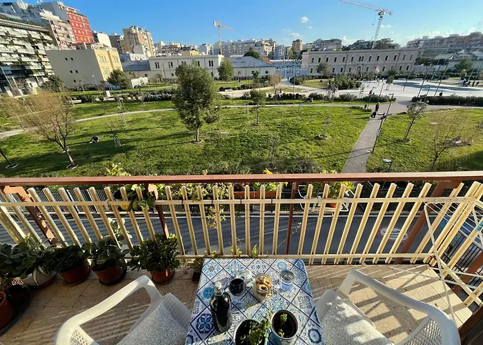 The Collector's - Station & Park View *