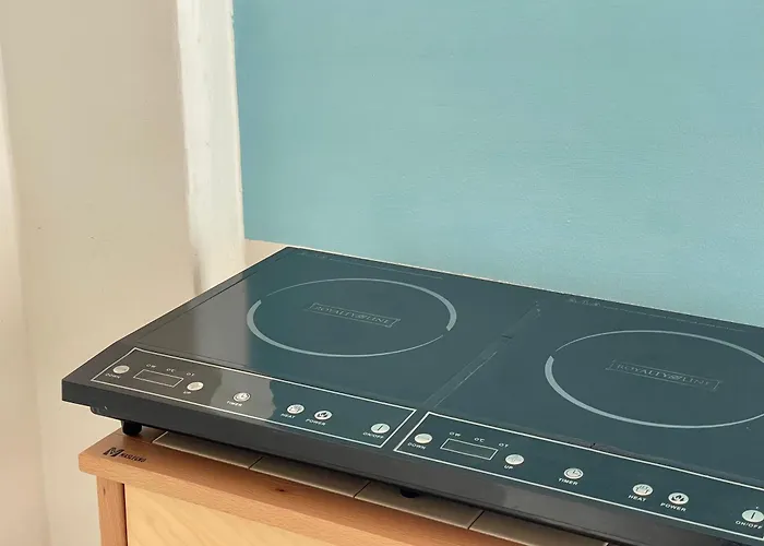 The Collector's - Station & Park View