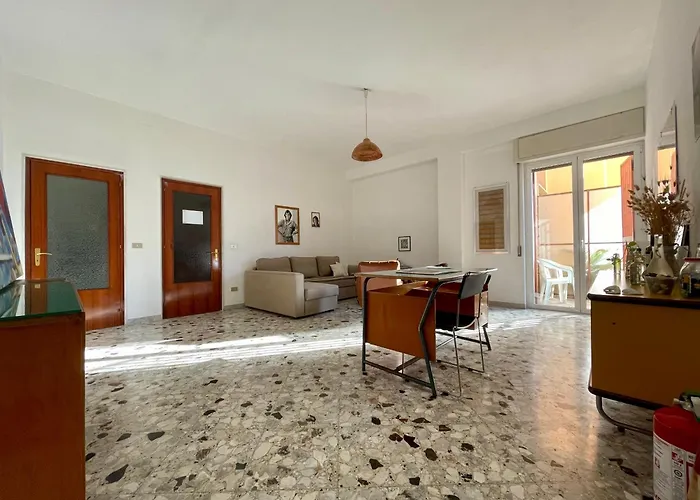 The Collector's - Station & Park View *