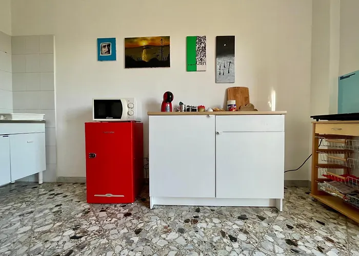 The Collector's - Station & Park View