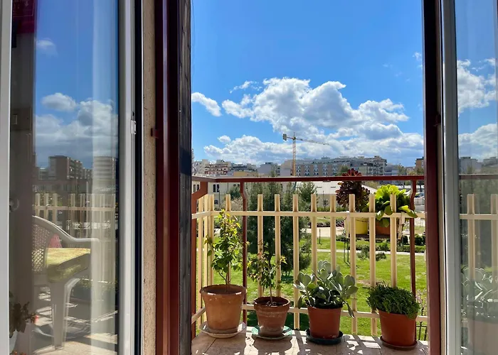 The Collector's - Station & Park View Apartment